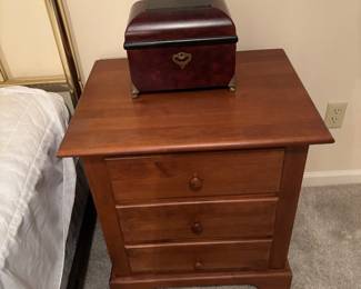 PAIR OF NIGHTSTANDS