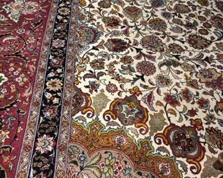 AREA RUG HAS BEAUTIFUL DETAIL AND COLORS