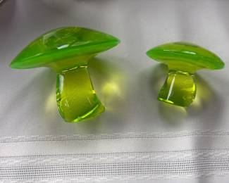 VIKING GLASS URANIUM GLASS MUSHROOM LIME GREEN