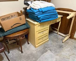 Make offer and come get it before the sale. Call Lynn. 402-350-9677.