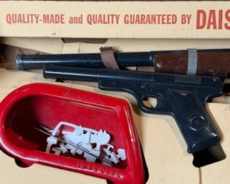 Appears to be complete. DAISY Model 75 Scout. Targeteer No. 118.