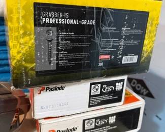 Boxes of fasteners. Pasload.