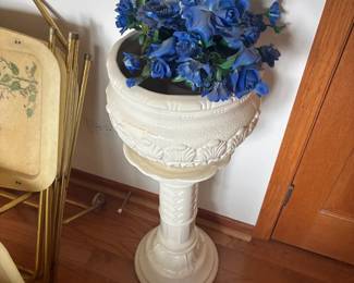 pot and pedestal