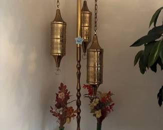 floor to ceiling lamp