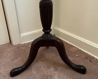 H12 - $80. Vintage Georgian style wood fern stand. Measures 12" x 35.75"T. Solid. Excellent condition.