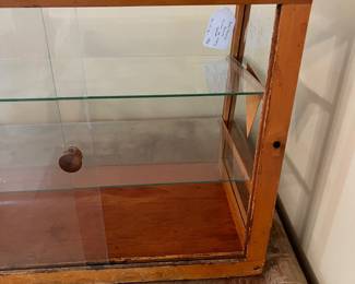 H50 - $450. Tom's toasted peanuts countertop display cabinet. Measures 24" x 12" x 16" tall. One top corner has cracked glass but it's still in the case.