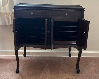 H15 - $95. Victor Victrola 1923 Original Phonograph. Measures 31.75" x 20.25" x 34"T. Some surface wear, overall very good condition.