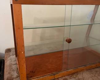 H50 - $450. Tom's toasted peanuts countertop display cabinet. Measures 24" x 12" x 16" tall. One top corner has cracked glass but it's still in the case.
