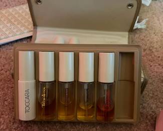 H73 - $20. AVON LOT of Makeup and Fragrance Samples.