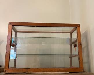 H50 - $450. Tom's toasted peanuts countertop display cabinet. Measures 24" x 12" x 16" tall. One top corner has cracked glass but it's still in the case.