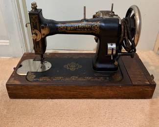 H34 - $40. 1917 White rotary antique sewing machine. FR - 2789891.