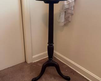 H12 - $80. Vintage Georgian style wood fern stand. Measures 12" x 35.75"T. Solid. Excellent condition.