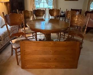 H42 - $150. Clawfoot pedestal dining table with 6 chairs and leaf. Table measures 48" x 30"T, Chairs measure 17.75" x 16" x 43"T, floor to seat 18"T. Two chairs have splitting in the seat as shown in photo.