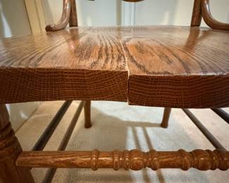 H42 - $150. Clawfoot pedestal dining table with 6 chairs and leaf. Table measures 48" x 30"T, Chairs measure 17.75" x 16" x 43"T, floor to seat 18"T. Two chairs have splitting in the seat as shown in photo.