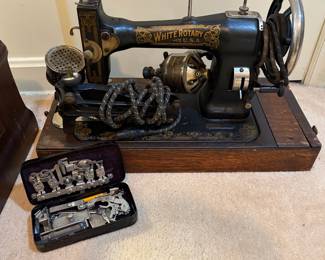 H34 - $40. 1917 White rotary antique sewing machine. FR - 2789891.