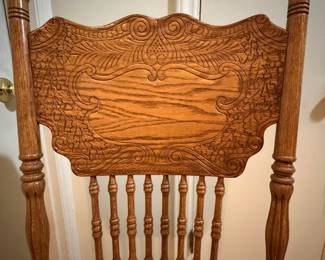 H42 - $150. Clawfoot pedestal dining table with 6 chairs and leaf. Table measures 48" x 30"T, Chairs measure 17.75" x 16" x 43"T, floor to seat 18"T. Two chairs have splitting in the seat as shown in photo.