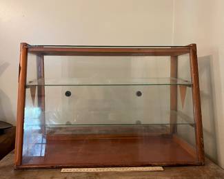 H50 - $450. Tom's toasted peanuts countertop display cabinet. Measures 24" x 12" x 16" tall. One top corner has cracked glass but it's still in the case.