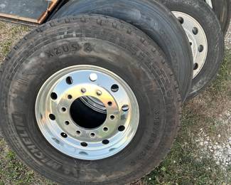 18 wheeler tires