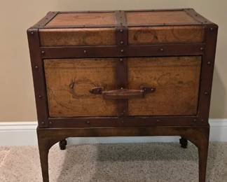 Decorative trunk w/drawer