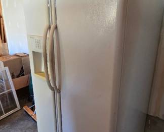 Garage fridge- works