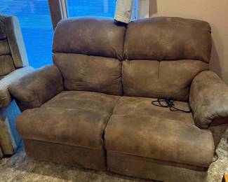 AVAILABLE NOW Electric reclining loveseat $100