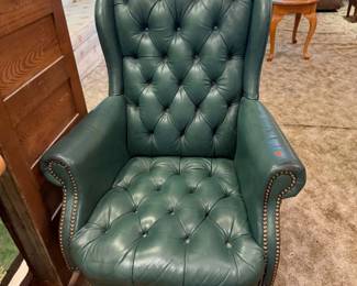 AVAILABLE NOW Green leather chair, $400 pick up and Mead Washington