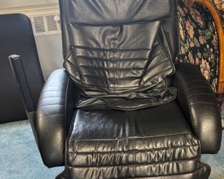 Human Touch® Professional Robotic Massage Recliner authentic, club-level therapeutic experience. Engineered using a proprietary, multi-patented robotic massage mechanism that mirrors the precise techniques of professional therapists. Upholstered in deeply padded, high-durability black leather alternative, it features targeted lumbar kneading, multi-program spine rolling, and an adjustable, hideaway foot and calf compression ottoman designed to promote deep circulatory recovery.