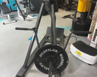 Heavy-Duty Plate-Loaded T-Bar Row Machine   ultra-stable, commercial-grade T-bar row machine featuring a high-grip diamond plate footplate and thick high-density leather padding. Fully plate-loaded to handle immense weight while maintaining smooth, biomechanically precise rotational movement