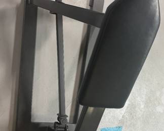 Heavy-Duty Plate-Loaded T-Bar Row Machine ultra-stable, commercial-grade T-bar row machine featuring a high-grip diamond plate footplate and thick high-density leather padding. Fully plate-loaded to handle immense weight while maintaining smooth, biomechanically precise rotational movement