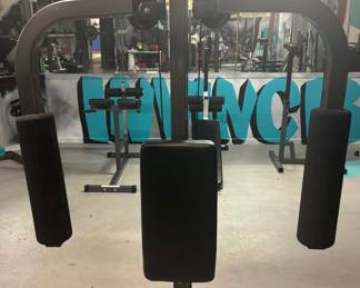 Full-Size Multi-Function Power Rack / Cage heavy-gauge steel power cage provides maximum safety for squats, presses, and pull-ups. Complete with integrated overhead cable pulley attachments for high/low rows, lat pulldowns, and functional cable extensions