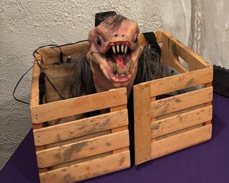 The "Crate Beast" Pneumatic Pop-Up Special Effects Animatronic specialized, automated crate illusion asset. jump scare asset designed to startle even the most seasoned haunt enthusiasts. Disguised as a rustic, burlap-lined slatted wooden shipping crate, this sophisticated animatronic features an integrated, high-velocity mechanical linkage system. When triggered, a terrifying, fanged reptilian-humanoid monster head dynamically thrusts out from the split lid, synchronized with a high-fidelity, piercingly sinister Gremlin-style vocal track. An exceptional, self-contained electronic scare deck perfect for anchoring a premium blind-corner or high-traffic walkway.