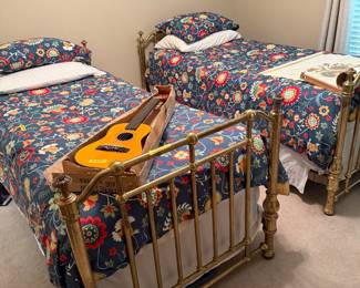 Twin beds 
