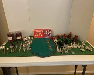 Festive Holiday Serving Lot