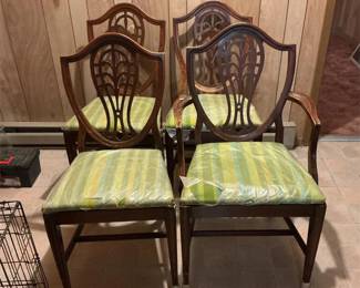 set of 4 Dining Room Chairs NICE