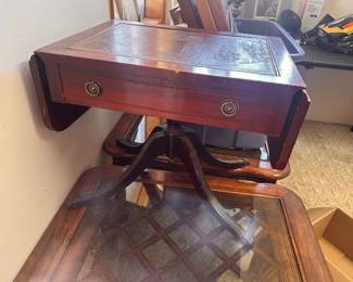 Drop leaf end table