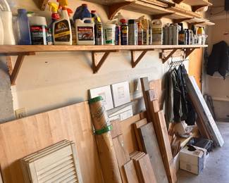 Wood scraps and solid wood pieces