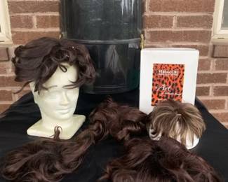 Wig Lot Versace, Carrying Case Mannequin