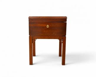 19 EthanAllenGeorgianCourtStyleTraditionalWoodStorageBoxonStand