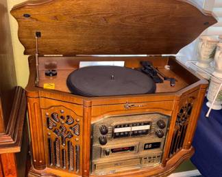 Vtg Style Emerson Radio/Turntable/CD/Tape Player!