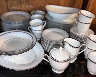 Noritoke Diana #2611 Platinum Trim 10 5 Piece Place Settings w/Platter, Sugar & Creamer!