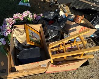 Household decor and assorted boxed goods