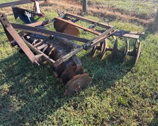 Tractor disc harrow