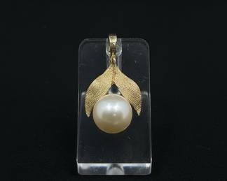 14K Gold Whale Tail Pearl Pendant