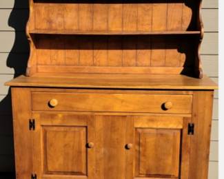 Cushman Colonial Creation Two-Piece Hutch