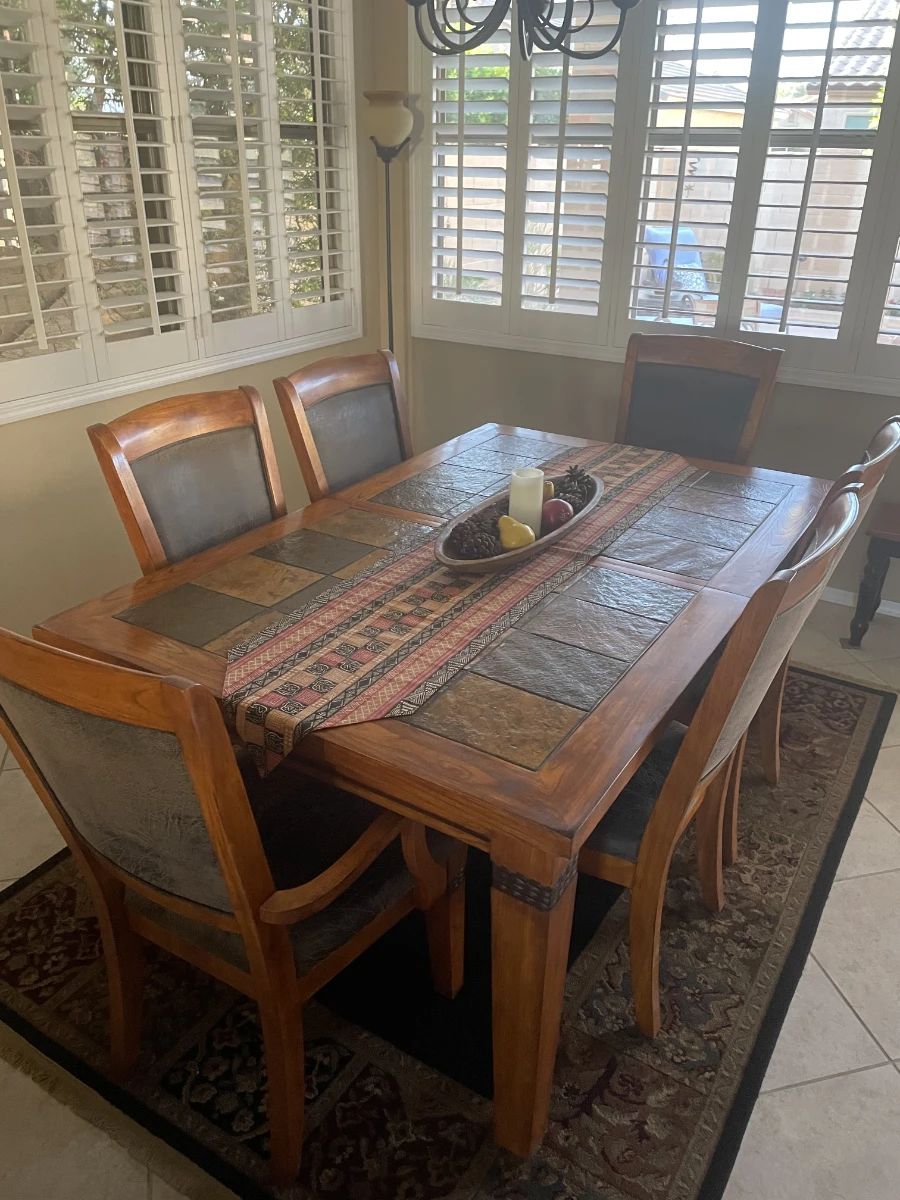 KITCHEN TABLE WITH 6 CHAIRS