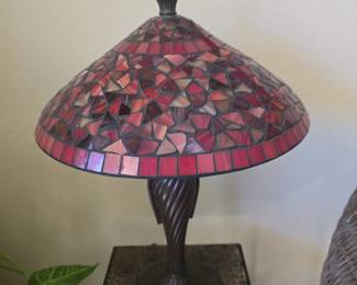 STAINED GLASS TABLE LAMP
