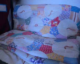 VINTAGE OR ANTIQUE QUILT