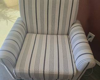 STRIPED ARMCHAIR/OTTOMAN