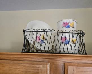 DECORATIVE WIRE BASKET 3 PC CERAMIC SET