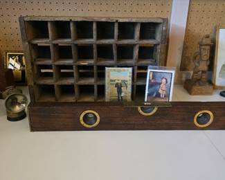 VINTAGE WOODEN LEVEL